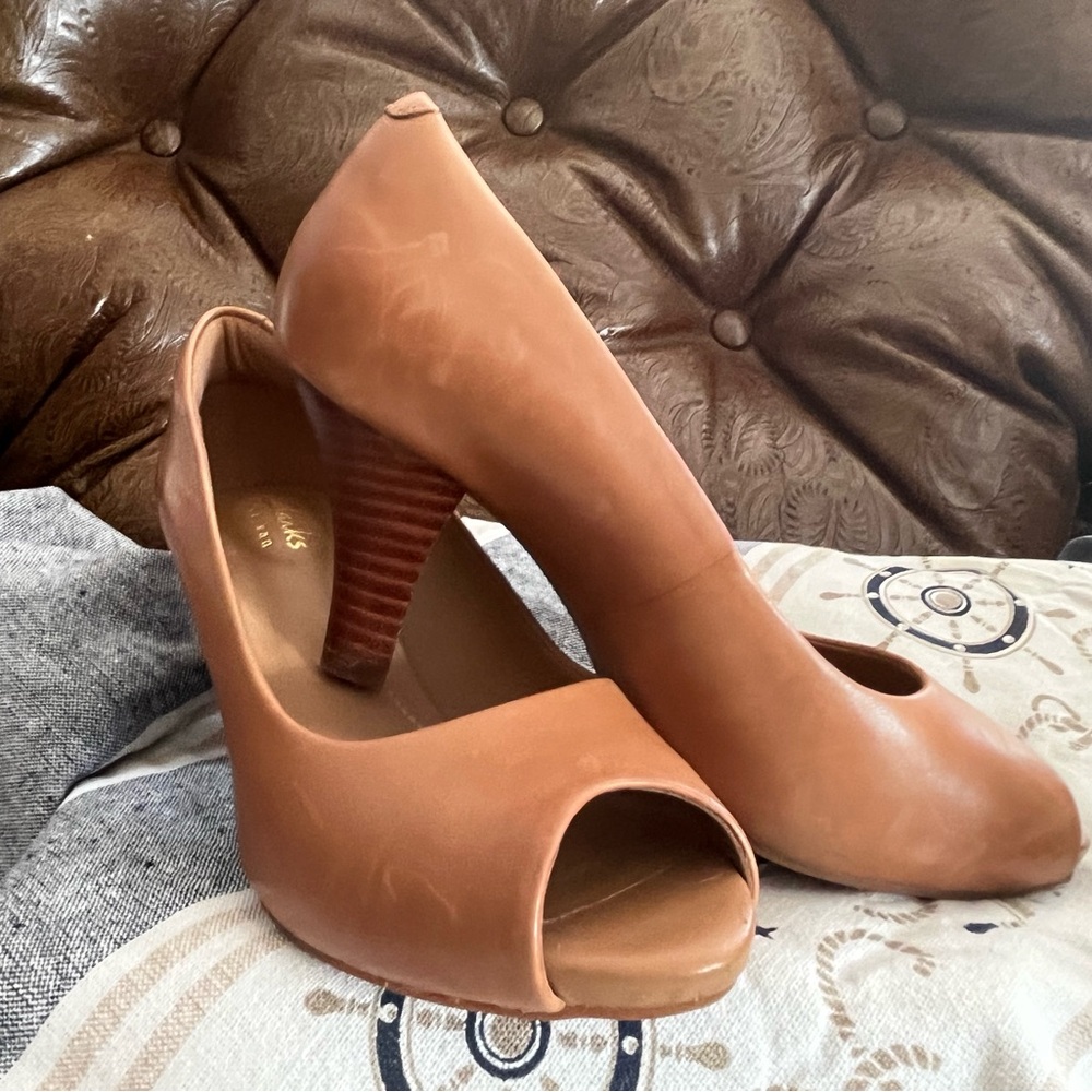 Clark’s Artisan Florine Portia Peep-toe Heels Pumps Tan USW 6M 3” heel